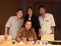 「あら。真ん中に"時の人"」堂安律、日本代表プライベートショット公開「陽キャ揃いで楽しそうなメンツ」