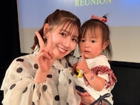 「娘にアイドル姿を見せる日が来るなんて」元AKB48、娘とのツーショットに反響「産後のママとは思えない」