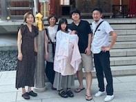 「おばあちゃんには見えませんね」室井佑月、お宮参りの家族ショットに反響！「室井さん綺麗すぎる…」