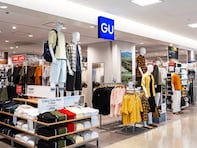 「私の夏の制服です」GUのドライミニTが夏の制服と話題。990円の安さで“骨スト女子”にも人気