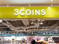 「かなり便利＆軽くていい」3COINSの「折りたたみチェア」が話題。斜めがけOKで行列やフェスのお供に