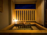 楽天トラベル売れ筋1位！ 「飛騨亭 花扇」の木のぬくもり溢れる心地よい客室と肌がすべすべになる自家源泉の温泉