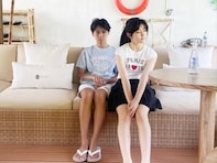 「2人とも、足長い！」市川團十郎の家族旅行ショットに「後ろ姿は恋人同士みたい」「美男美女すぎます」の声