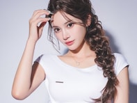 「あたし可愛いでしょー！って？」あっすん、美ウエスト際立つ姿に「スタイル良すぎるｗ」「本当に30歳ですか」反響
