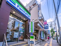 「人の心とかないんか公式さんよぉ」ファミマ、深夜に“お詫び”「許さんぞファミマ」「アカーーン！」