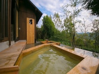 【楽天トラベル売れ筋1位】大分県「宿房 翡翠之庄 The Kingfisher resort」が選ばれる理由