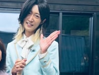 モナキ・サカイJr.、女性タレントとの“恋人つなぎ”ショットが話題に！ 「なんで手繋いでるの笑笑」