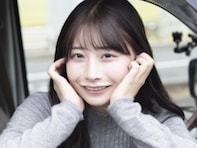 「二刀流だね」元AKB48・鈴木優香、美脚ショット＆“デビュー”報告に反響「すごい！」「最高すぎる」