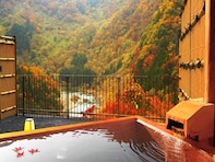 「会津芦ノ牧温泉 丸峰観光ホテル」が5と0のつく日で10％オフ！ 阿賀川の渓流美と古代檜風呂などの湯巡り、贅沢な食事を堪能できる宿