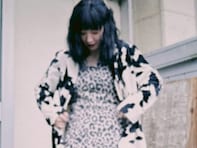 吉岡里帆、ミニスカ×ロングブーツで“絶対領域”披露！ 「里帆ちゃんの膝上、レアかな？」「とても可憐」