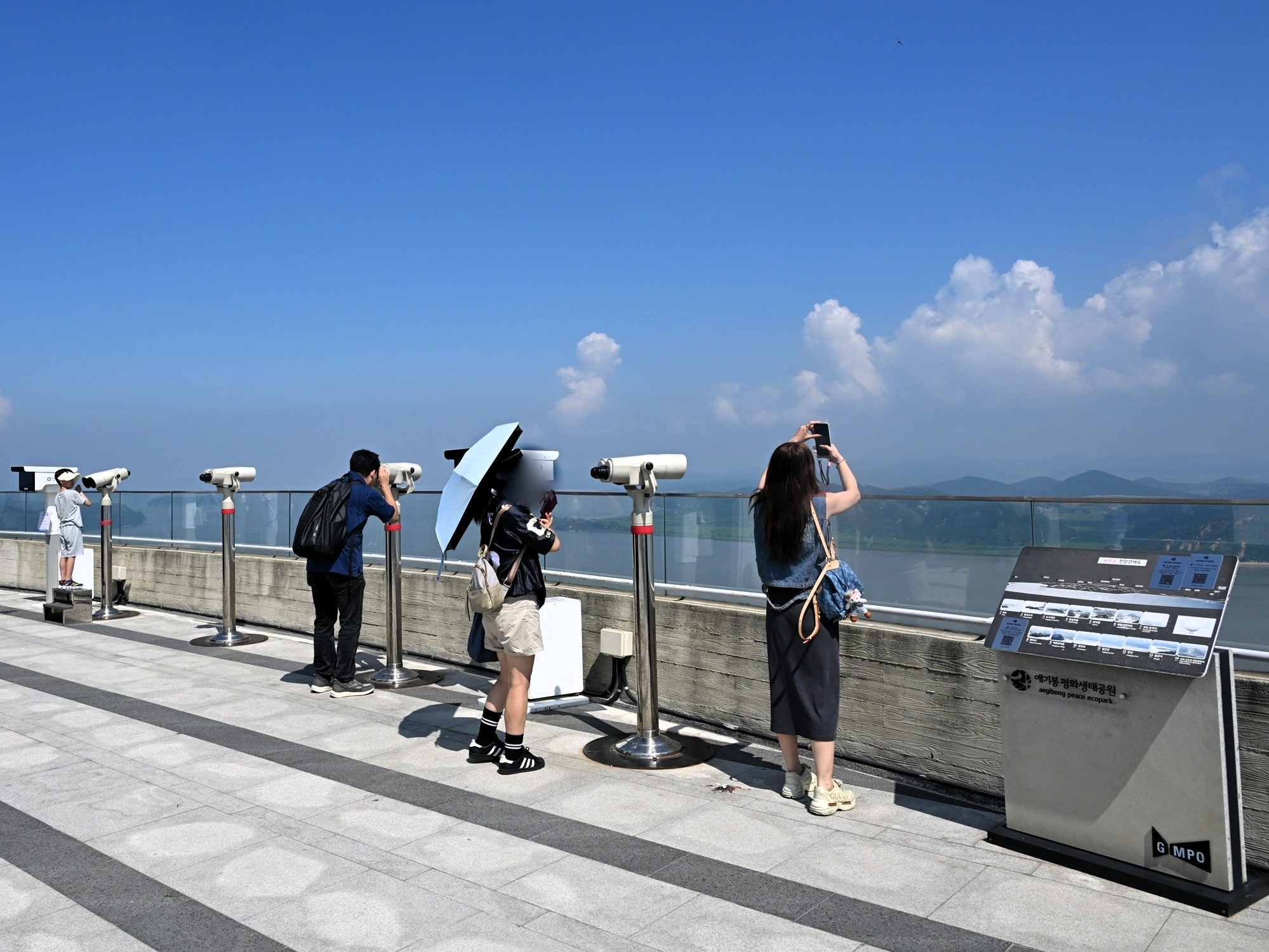 「北朝鮮が見えるスタバ」があることで人気の韓国・愛妓峰平和公園。ここは撮影可能だが、韓国海兵隊の管理下で撮影禁止の場所もある（画像は筆者撮影、以下同）