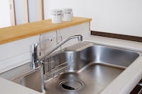 キッチンの排水口の臭い対策について、詳しくはこちらをご覧ください。