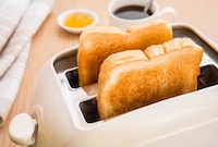 ポップアップトースターおすすめ人気ランキング14選｜自宅で美味しい焼き立てパンを！蓋付きが便利◎
