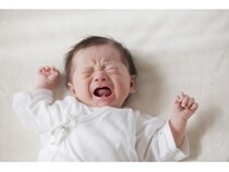 泣き止まない赤ちゃんの放置 無視は禁物 泣く赤ちゃんへの対処法 乳児育児 All About