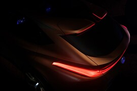 新型クロスオーバー「Lexus LF-1 Limitless」をデトロイトで公開へ