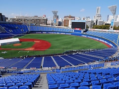 横浜スタジアムの観客席がすべて横浜ブルーに「一体になって勝利を」