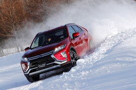 三菱自動車期待の新型SUV「エクリプス クロス」を発売開始