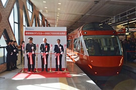 小田急の新型ロマンスカー70000形「GSE」が発車！今後の展望は？