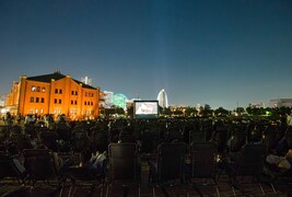 海を感じられるみなとみらい・新港地区で野外シアターイベント開催