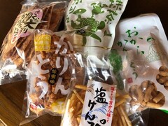 新茶の季節到来！ カルディで見つけた、お茶菓子にしたい「かりんとう」5つ