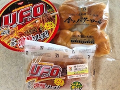 美味しいと話題のセブン「焼そばパン 日清焼そばU.F.O. ソース味」を自宅で再現！ 比べてみると…