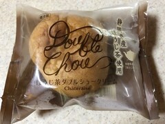 え？ これが108円なの!?  シャトレーゼの新作「ほうじ茶ダブルシュークリーム」は茶葉入りで大人の味わい