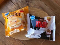 ファミマの「チロルチョコパン」が復活！ 「きなこもち」「ミルクチョコ」を実食レポ