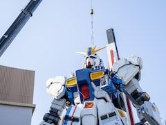 西日本初、実物大「ν（ニュー）ガンダム」出現！ ららぽーと福岡開業に合わせ一般公開