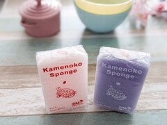 「亀の子スポンジ」に春限定色「サクラ」と「スミレ」が登場！ 食器洗いも春気分！