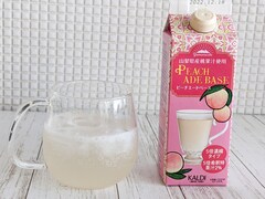 桃好きが大満足！ カルディ「ピーチエードベース」はアレンジ自在な濃縮桃ドリンク