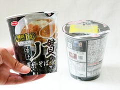 横浜の人気ラーメン店「丿貫」煮干そばの“ニボニボ感”をカップ麺で！ ファミマ限定発売【実食レポ】