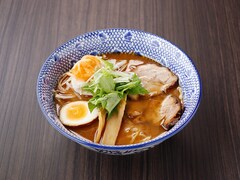 醤油ラーメンなのにカレー風味!? 静岡・伊豆「あまからや」新横浜ラーメン博物館に出店