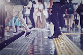 なぜ？ 電車に乗り込むと“豹変”する日本人…欧州在住の日本人が久々の帰国で驚愕した3つのこと