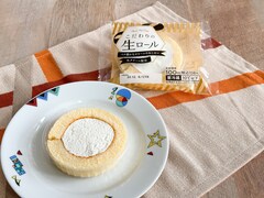 108円で買える「こだわりの生ロール」の実力は!? ローソン「プレミアムロールケーキ」と比較してみた！