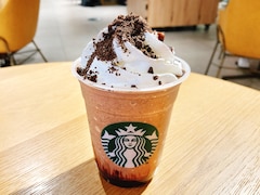 【スタバ新作】まさに“飲むガトーショコラ”！ チョコ好きを虜にする「バレンタイン限定フラペ」を実食