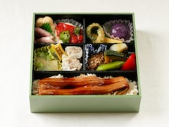【崎陽軒】ふっくら煮穴子が1本どーんとのった豪華「松花堂弁当」を実食レポ！