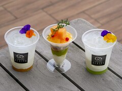 夏限定！ 横浜「クルミッ子 ファクトリー」の飲むように楽しめる“メロンのパフェ”とは？【実食レポ】