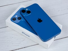 いま使っている「iPhone」の機種ランキング！ 2位「iPhone 13」、1位は根強い人気で専門家も納得の……？