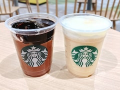 【スタバ新作】バレンタイン時期だけ！ チョコづくしの「オペラ フラペチーノ」、白黒どっちが好み？