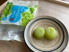 【カルディ】ぷるんと食感。凍らせても絶品「とろけるシャインマスカットゼリー」にやみつき