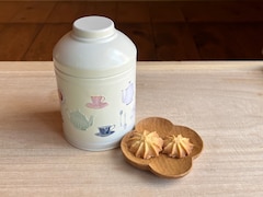 【カルディ】オンラインで完売！ インテリアにもぴったりな「紅茶クッキー缶」でティータイムを