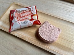 【カルディ】猫の形にキュン…。オンライン限定「ストロベリーチーズケーキダックワーズ」を実食レビュー