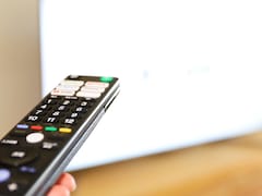 テレビのリモコンに「Hulu」「Netflix」のボタンがついていました。無料で見られるということですか？