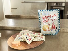 【カルディ】定番中の定番！ 豆乳クリームがたっぷりサンドされた人気のお菓子「豆乳サンドビスケット」