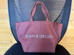 【DEAN & DELUCA】「チャリティートートバッグ」はちょっとした外出にぴったり！ 派手過ぎないカラーも使いやすい