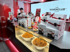 【東京駅限定】駅ナカに新たな行列!? スナックなのにスープがじゅわっ…新東京土産「RAMEN CLUB」