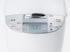 炊飯器の上に「布巾」をかぶせるのはよくないって本当ですか？ 【専門家が回答】