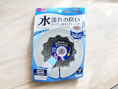【ダイソー】生ゴミのプチストレス解消！ 「水流れの良い キッチン排水口キャッチ」が優秀なワケ