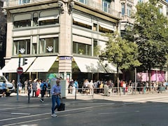スウォッチ「つり目」広告は他人事？ スイス在住の日本人「細目のスマイリーを描かれたことも」
