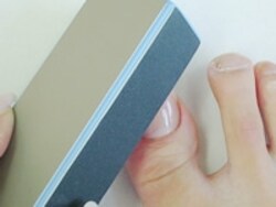 仕上がりに差あり! 爪の表面を滑らかに。
